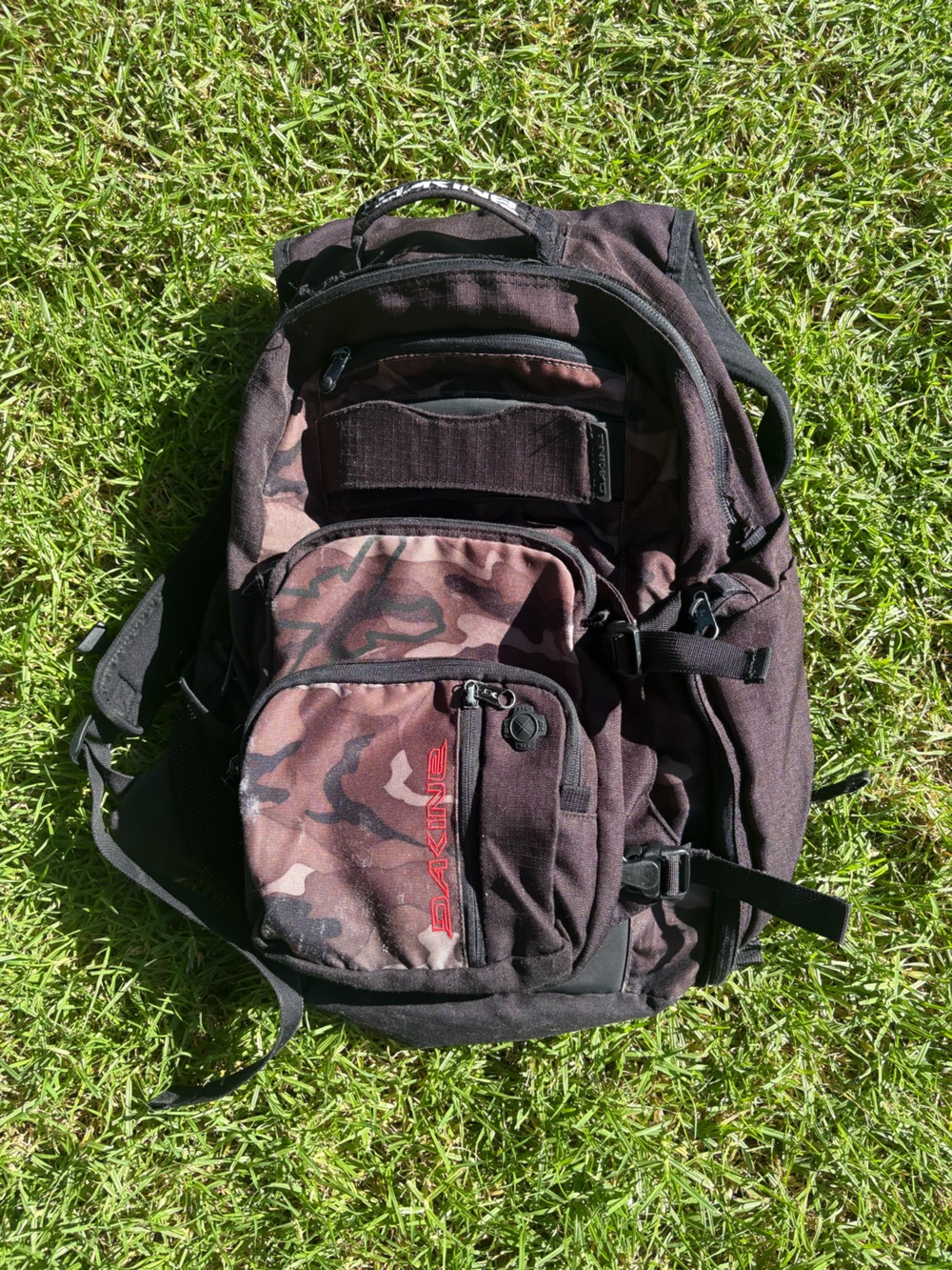 Vintage Dakine Skateboard Backpack Black Camo Skate Pack Red Logo Multi Pocket